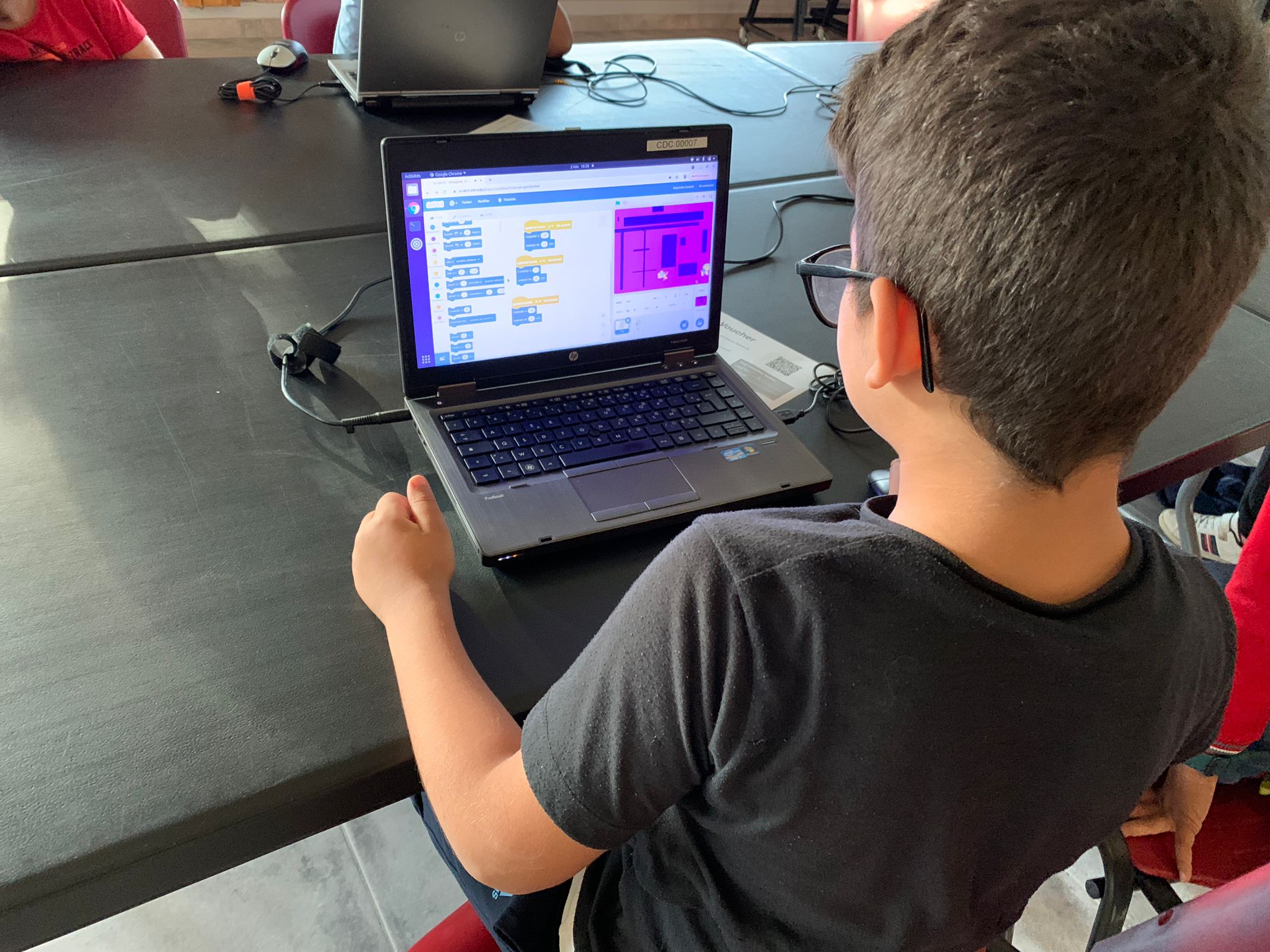 programmation informatique Scratch Les enfants adorent jouer, et aussi créer leurs propres jeux, ici, un labyrinthe.