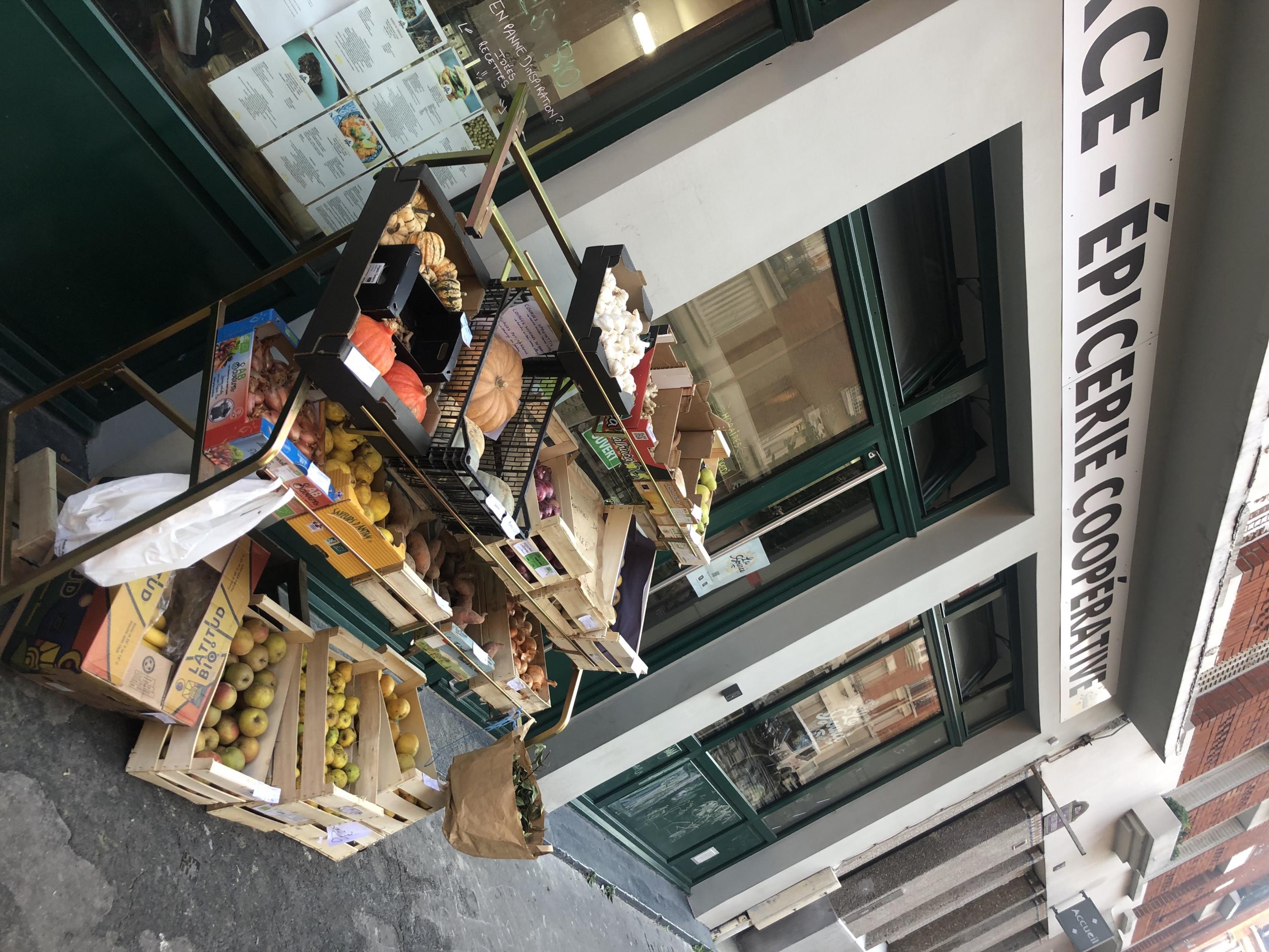 La devanture de l'épicerie le 12/11/22, 4 rue Félix-Terrier 75020 Paris. La devanture de l'épicerie le 12/11/22, 4 rue Félix-Terrier 75020 Paris.