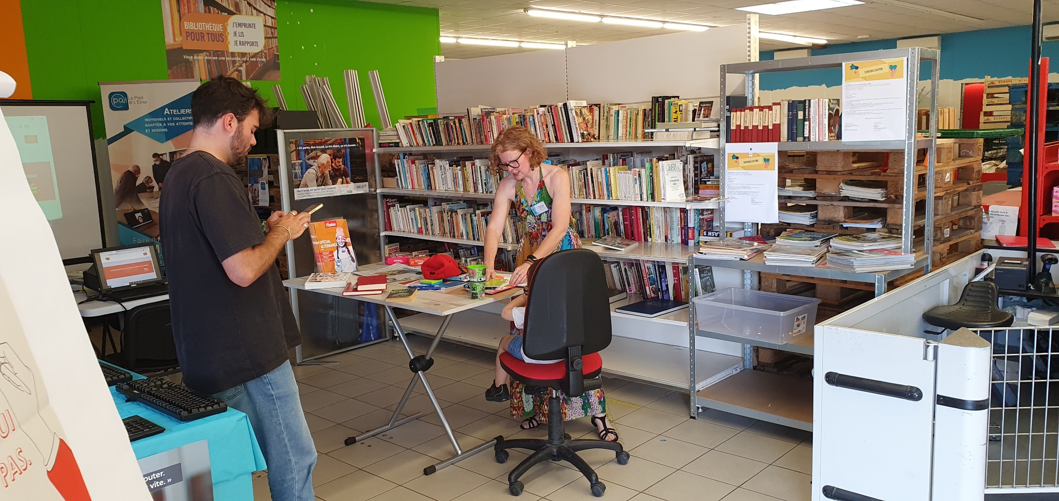 Espace de convivialité - bibliothèque partagée