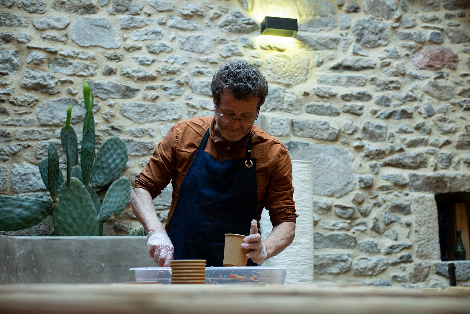 Bénévole en atelier cuisine