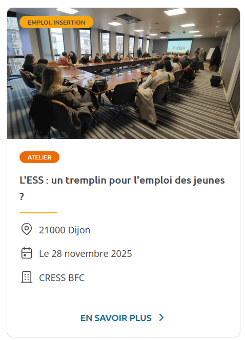 photo de personnes dans une salle autour d'un bureau